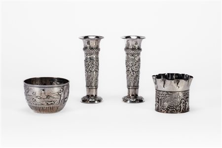 Lotto di quattro oggetti, England, first half of the 20th century