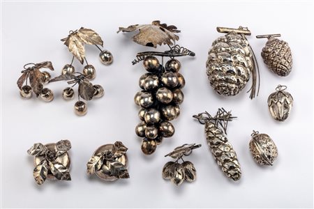 Gruppo di dodici frutti decorativi , Italy, 20th century