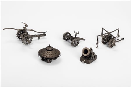 UNOAERRE - Gruppo di cinque modellini di macchine da guerra 