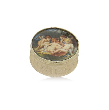 AVORIO EUROPEO SCATOLA CON COPERCHIO IN AVORIO, XIX SECOLO, circolare con...