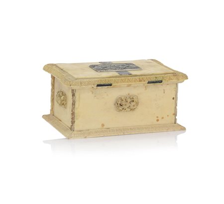 AVORIO EUROPEO COFANETTO IN AVORIO E ARGENTO, XIX SECOLO, coperchio...