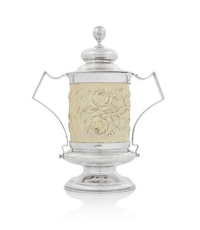 AVORIO EUROPEO GRANDE COPPA CON COPERCHIO IN AVORIO E ARGENTO, CITTA' DI...