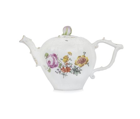 MEISSEN TEIERA IN PORCELLANA, MEISSEN, 1750 CA., globulare costolata con...