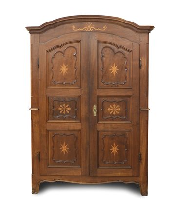 MOBILE DEL XVIII SECOLO ARMADIO IN NOCE, PIEMONTE, XVIII SECOLO, a due ante...