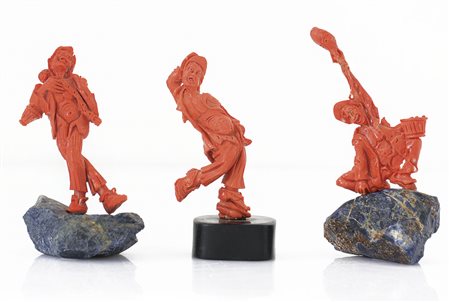 CORALLO TRE SCULTURE IN CORALLO, FINE XIX SECOLO, due con figure su basi in...