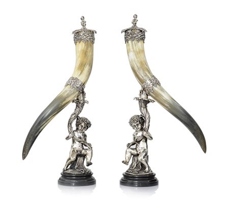 OGGETTISTICA COPPIA DI GRANDI SCULTURE CON CORNI MONTATI IN METALLO...