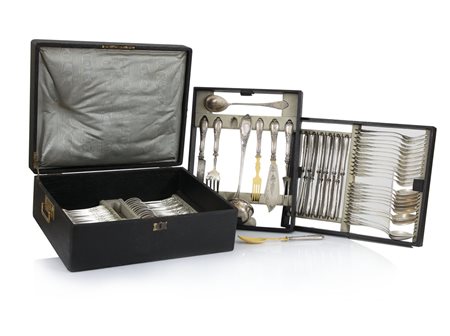 ARGENTI D'EPOCA SERVIZIO DI POSATE IN ARGENTO, INIZIO XX SECOLO, composto da...