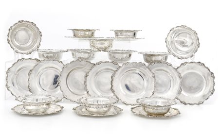 ARGENTI RECENTI DODICI BOWLS CON PIATTO IN ARGENTO, XX SECOLO, lisce con...