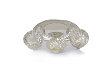 GORHAM QUATTRO CIOTOLE IN ARGENTO, GORHAM, XX SECOLO, una ovale liscia e tre...