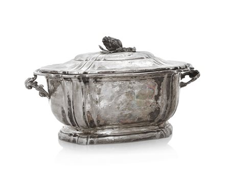 ARGENTI D'EPOCA ZUPPIERA CON COPERCHIO IN ARGENTO, XX SECOLO, in stile...