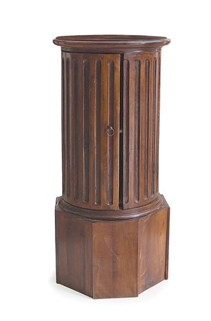 MOBILE DEL XIX SECOLO MOBILETTO A COLONNA IN NOCE, XIX SECOLO, scanalato su...