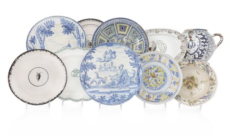 CERAMICA SETTE DIVERSI PIATTI, DUE BACILI E UN ORCIOLO IN CERAMICA, XIX-XX...