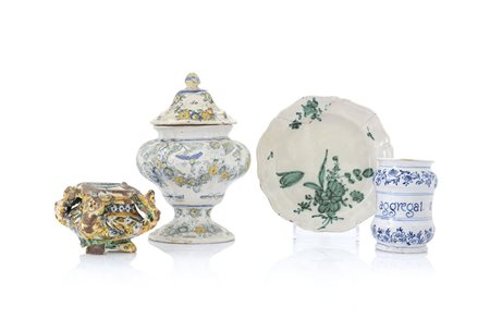 CERRETO SANNITA UN VASO E UN PIATTO IN MAIOLICA, CERRETO SANNITA, UN...