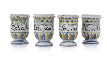 CERAMICA QUATTRO VASETTI DA FARMACIA IN MAIOLICA, FINE XVIII SECOLO, decoro...
