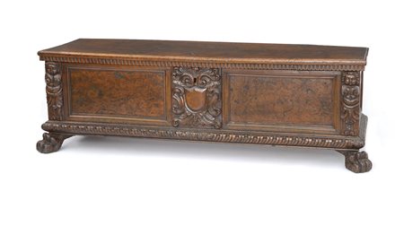 MOBILE DEL XVIII SECOLO CASSAPANCA IN NOCE, XVII SECOLO, fronte con lesena...