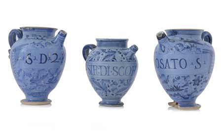CERAMICA TRE ORCIOLI DA FARMACIA IN MAIOLICA, XVII-XVIII SECOLO, ovoidali con...