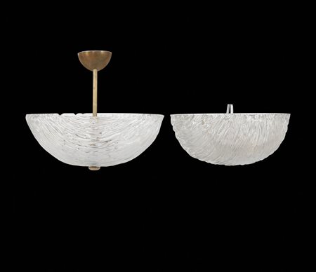 VENINI DUE PLAFONIERE IN VETRO IRIDATO, VENINI, ANNI '50, semiglobulari con...