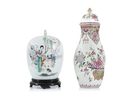 PORCELLANA DUE POTICHE CON COPERCHIO IN PORCELLANA, CINA, XX SECOLO, uno...