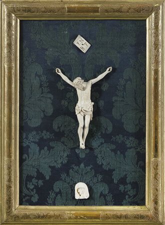 AVORIO EUROPEO CROCEFISSO IN AVORIO, XIX SECOLO, su pannello con cornice in...