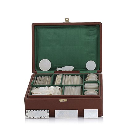 ARTE ORIENTALE COFANETTO CON UNA QUANTITA' DI FICHES IN MADREPERLA, CINA, XIX...