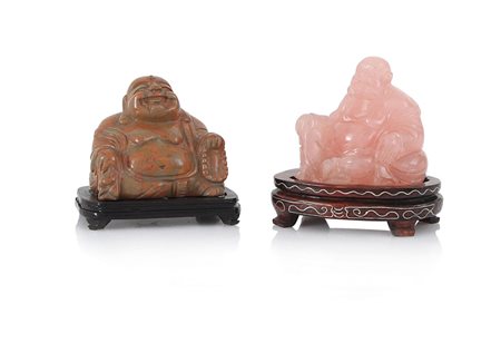 ARTE ORIENTALE UN BUDDHA IN QUARZO ROSA E UNO IN PIETRA SAPONARIA, CINA,...