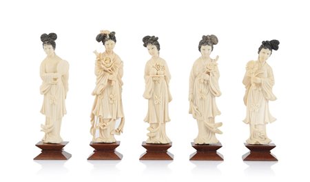 AVORIO CINQUE SCULTURE IN AVORIO, CINA, XX SECOLO, a figure femminili su basi...