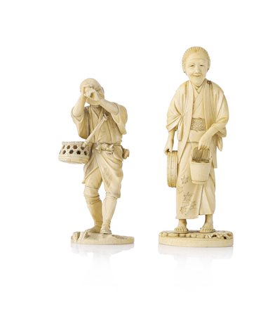 AVORIO DUE SCULTURE IN AVORIO, GIAPPONE, FINE XIX SECOLO, raffiguranti...