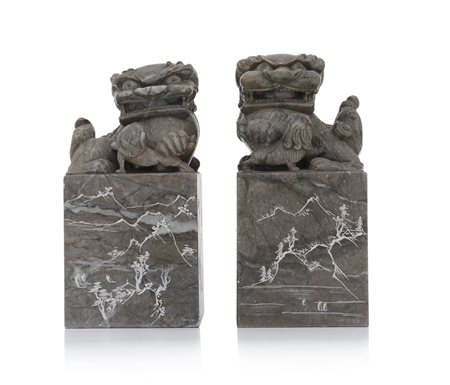 ARTE ORIENTALE COPPIA DI SCULTURE IN PIETRA, CINA, XX SECOLO E UN PIATTO IN...