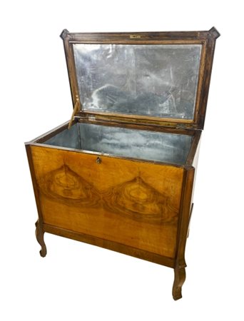 Ghiacciaia, 20° secolo, Ghiacciaia antica, esterno in legno impiallacciato,...