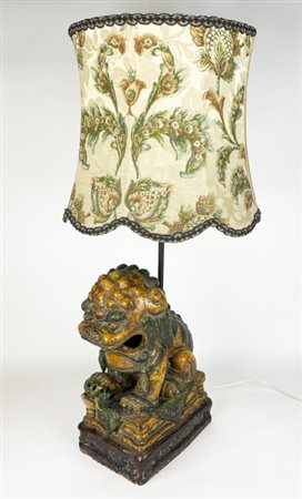 Lampada da tavolo, 20° secolo. Antica lampada in agglomerato con rivestimento...