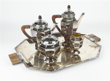 Servizio da tè e caffè, XX secolo Particolarissimo servizio da tè e caffè...