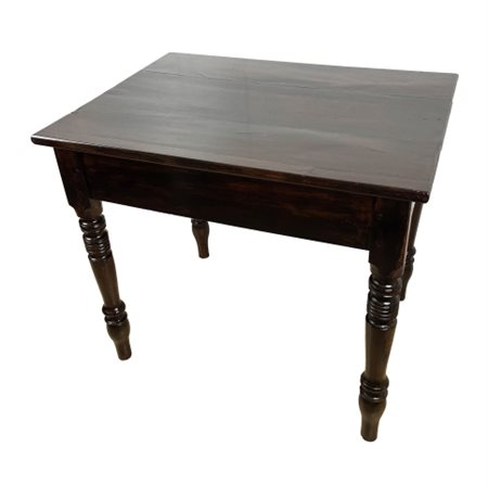 Tavolo, XX secolo Tavolo da cucina con quattro gambe tornite in rovere tinto...