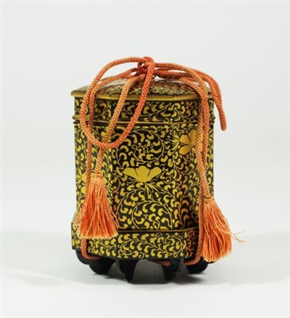 Antica scatola ottagonale, periodo Edo, XIX secolo. Scatola ottagonale...