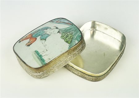 Antico cofanetto cinese in metallo e smalto, inizi del XX secolo. Splendida...