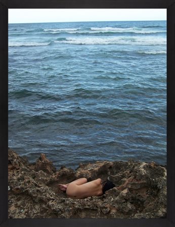 Regina José Galindo, “Isola", 2006, Edizione 1/1, fotografia su forex, cm 75...