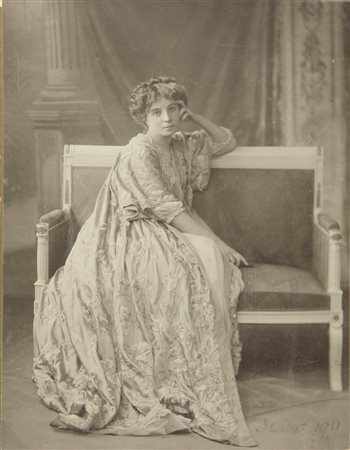 Frédéric Boissonnas - André Taponier (XIX sec. - XX sec., XIX sec. - XX sec.)  - Senza titolo (Dama), 1911