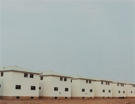 Dan Graham (1942 - 2022)  - Homes of America, dal portfolio pubblicato da Griffelkunst-Vereiningung, Hamburg, 1989