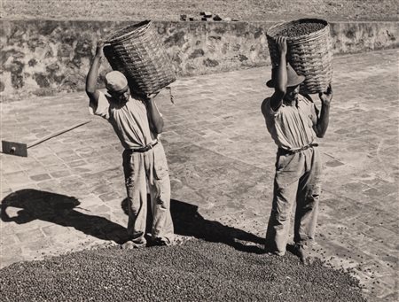 Leo Matiz (1917 - 1998)  - Senza titolo (Caffè), 1950s