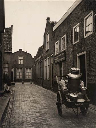 Roger Parry (1905 - 1977)  - Senza titolo (Il carretto del lattaio), 1938