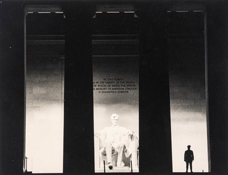 Gianni Berengo Gardin (1930 - 2025)  - Lincoln Memorial, Washington, 1960s