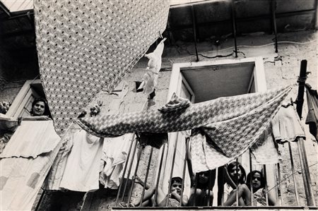 Pino Settanni (1949 - 2010)  - Napoli: Bassi della Duchessa, 1975