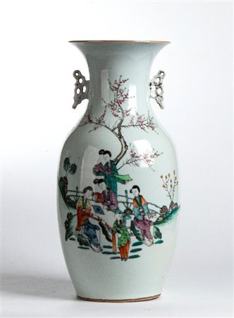 
Vaso a balaustro decorato a smalti “Qianjiang” Cina, periodo della Repubblica (1912-1949).
Porcellana Alt. 48 cm