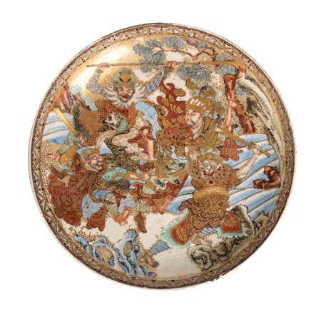  
Piatto Satsuma decorato con scena di battaglia Giappone periodo Meiji (1868-1912)
 Diam.24cm