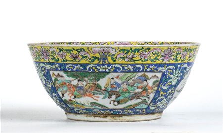  
Ciotola in porcellana dipinta a smalti policromi Cina, fine dinastia Qing, XIX secolo (1644-1912)
Porcellana Diam.28cm