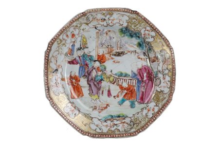  
Lotto di 3 piatti in porcellana, Cina  dinastia Qing, periodo Qian Long (1711-1799) 
 Diam.22cm; Diam.35cm; Diam.41cm