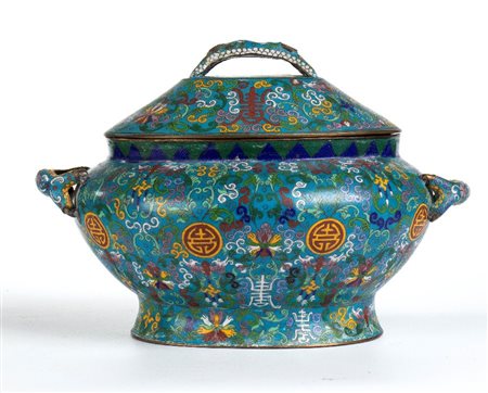  
Contenitore in rame con coperchio Cina, periodo della Repubblica (1912-1949).
Rame 25cmX35cm