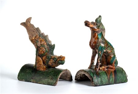  
Gruppo di due tegole in ceramica Cina, dinastia Ming (1368-1644)
 Alt.cm 28, Lung.cm 19