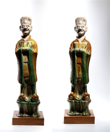  
Grande coppia di figure in ceramica sancai, Cina dinastia Tang (618-907)
 Alt. 84cm circa (con base)
