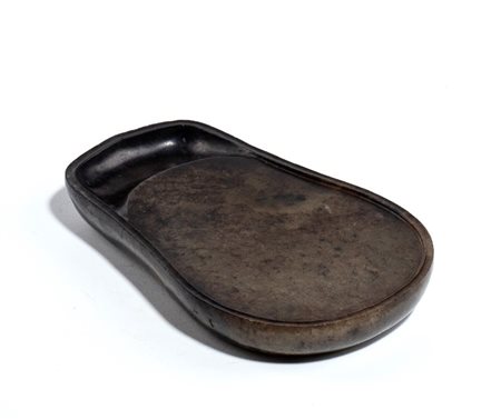  
Pietra da inchiostro in giada scura, Cina dinastia Qing, epoca Qian Long (1711-1799)
 Alt.14X9cm