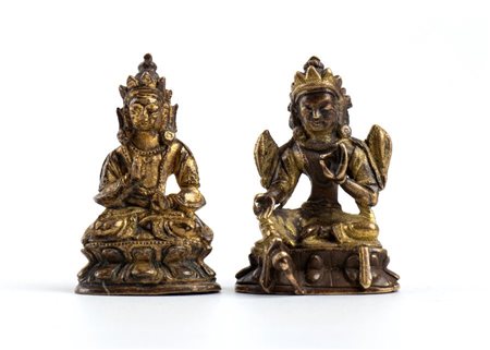 
Lotto di due piccole figure di divinità Buddista, Cina Inizio XX secolo
 Alt.4cm